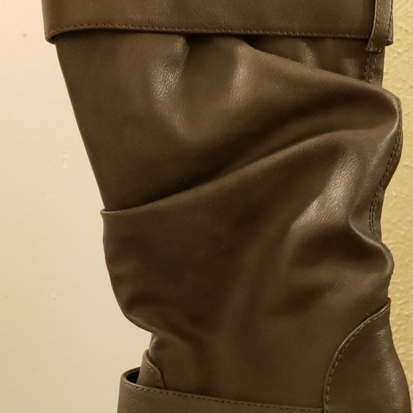 Boots - Picture 4 of 6